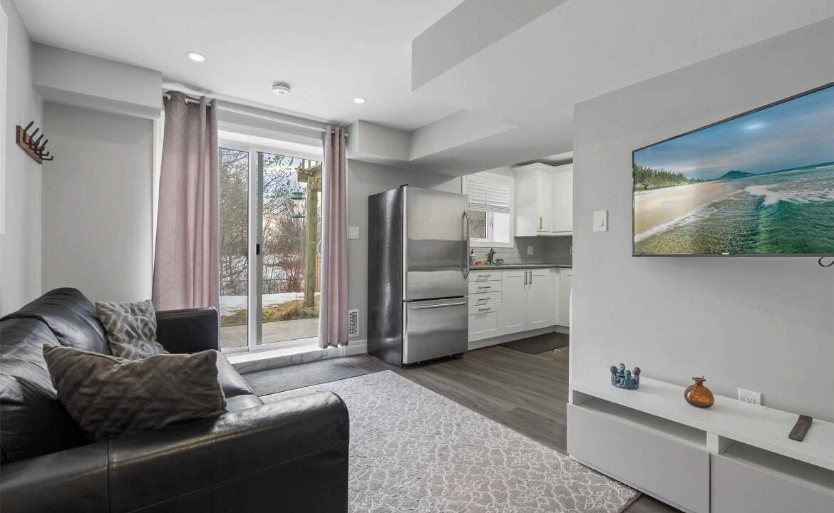Photo of Livingroom in Durham Region