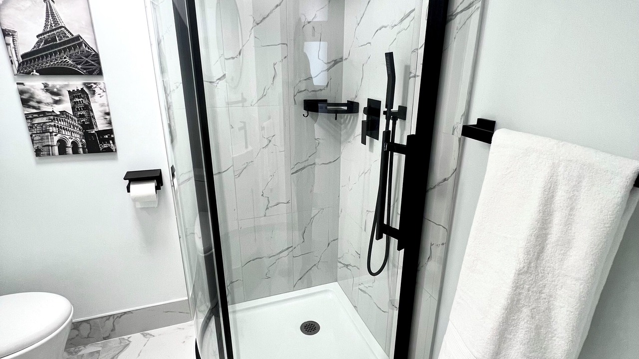 Photo of Bathroom in Lakeview