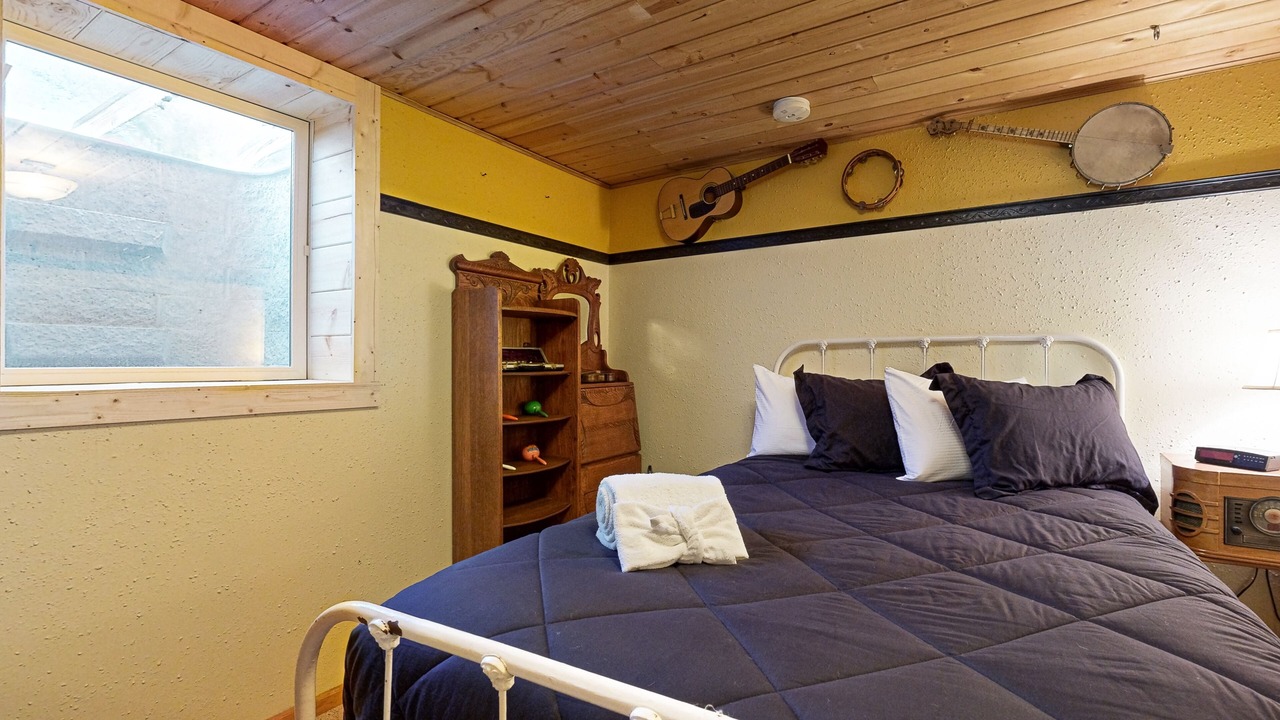 Photo of Bedroom in Nekoosa