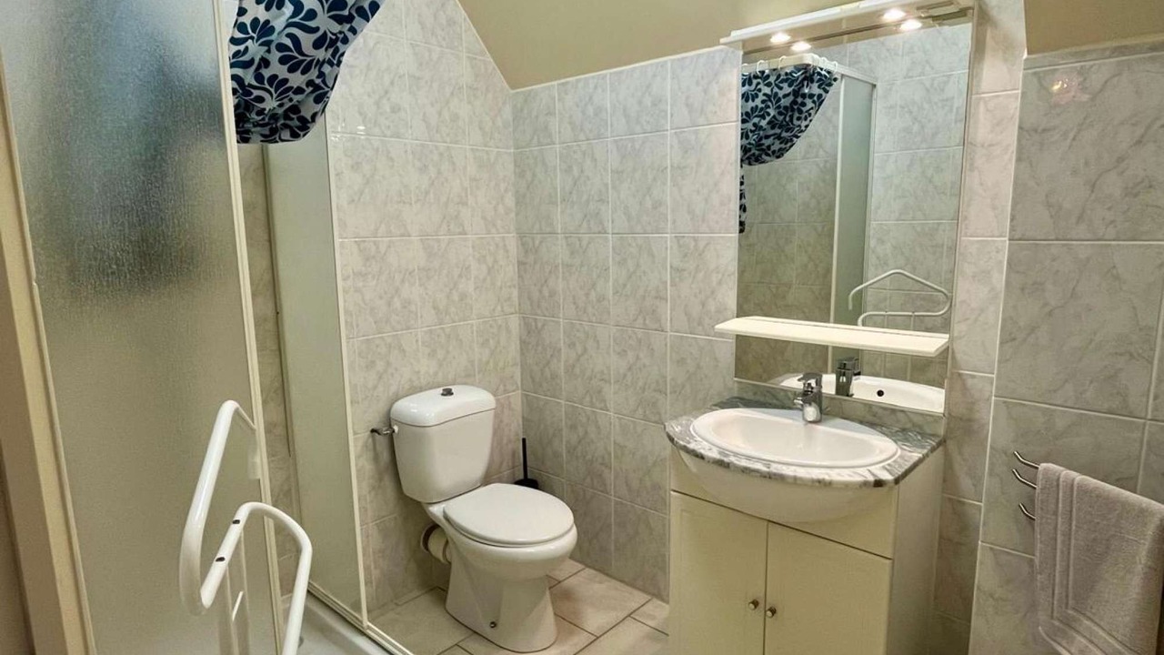Photo of Bathroom in Saint-Come-de-Fresne