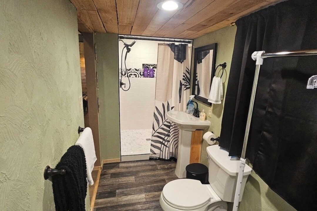 Photo of Bathroom in Leary