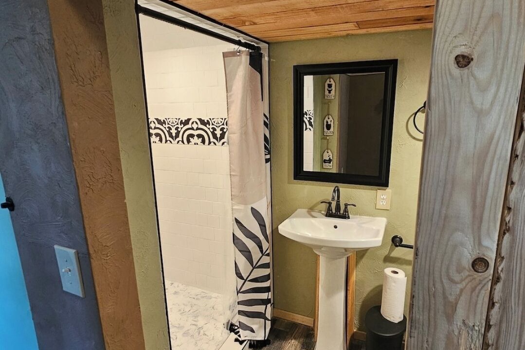 Photo of Bathroom in Leary