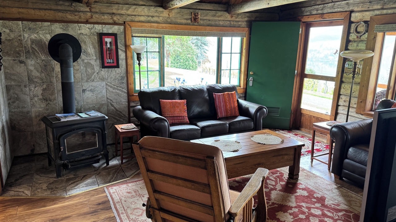 Photo of Livingroom in Okanagan-Similkameen