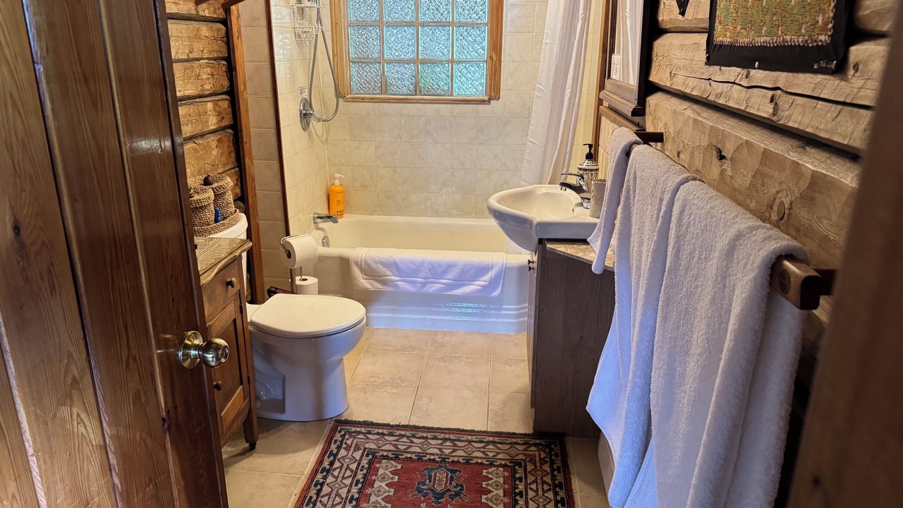 Photo of Bathroom in Okanagan-Similkameen