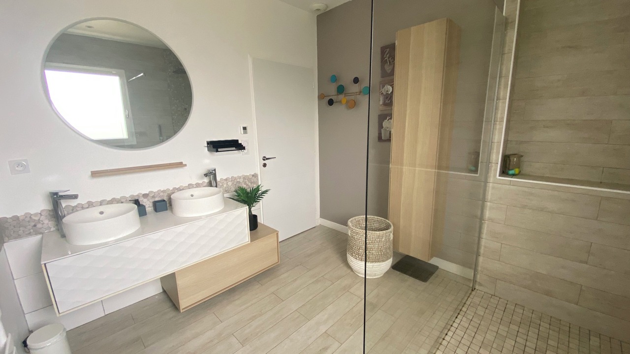 Photo of Bathroom in Ludon-Medoc