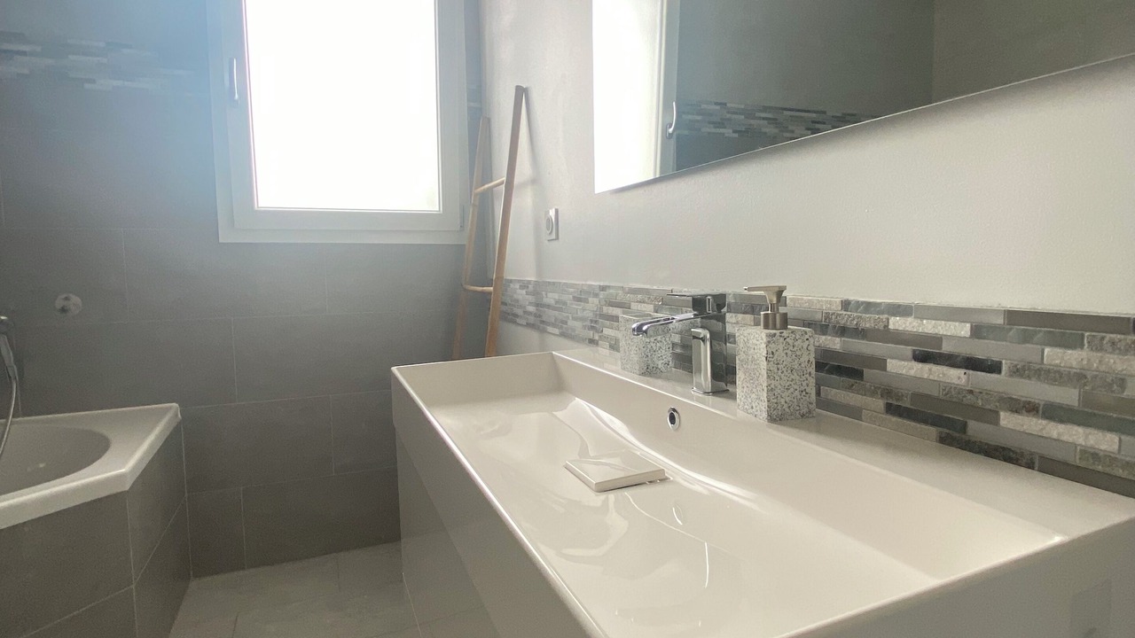 Photo of Bathroom in Ludon-Medoc