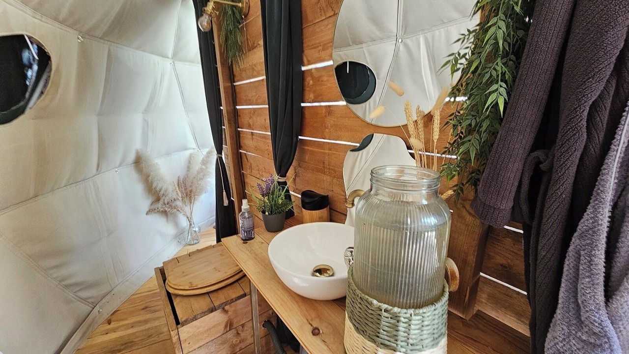 Photo of Bathroom in Cannes-Ecluse
