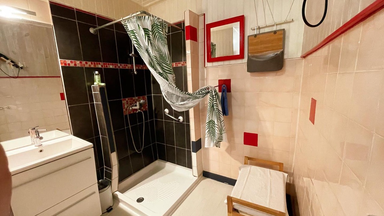 Photo of Bathroom in Verneuil-le-Chateau