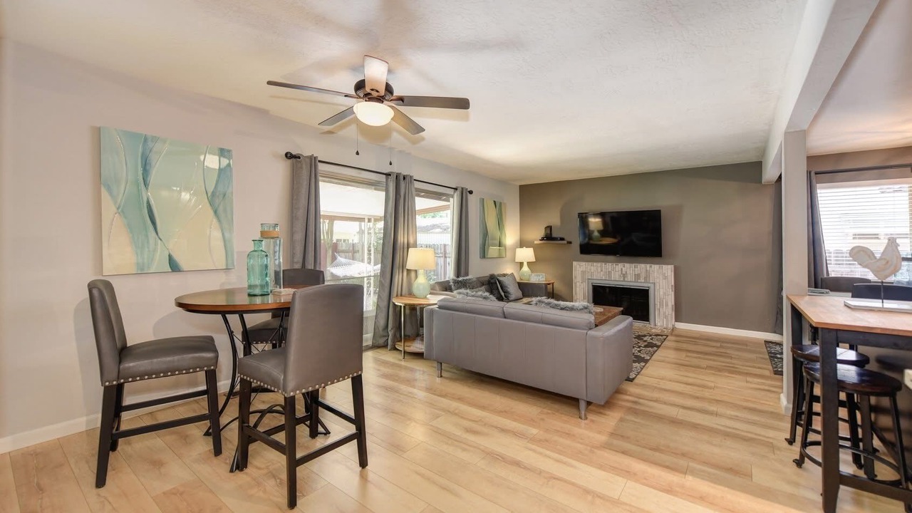 Photo of Livingroom in Southeastern Sacramento