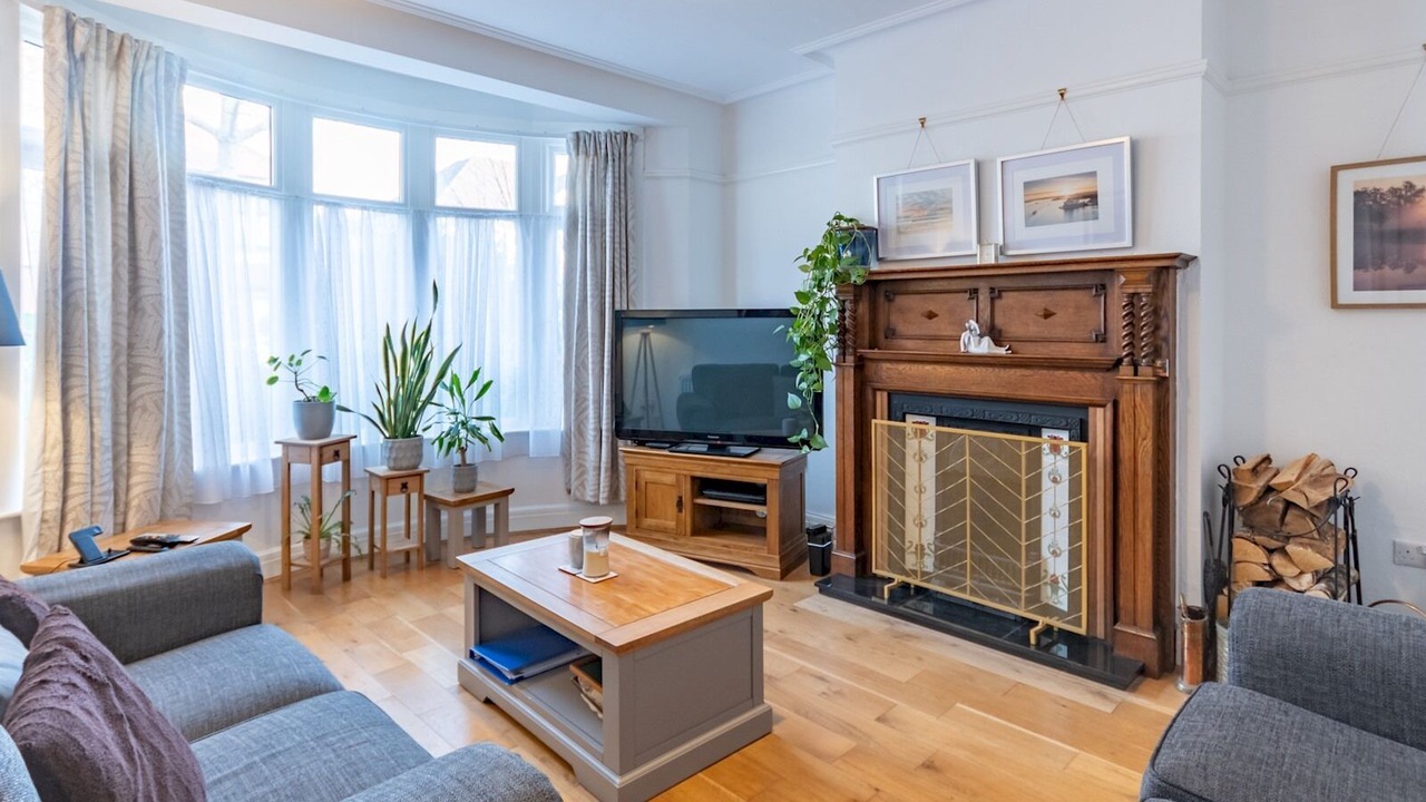 Photo of Livingroom in Southend-on-Sea