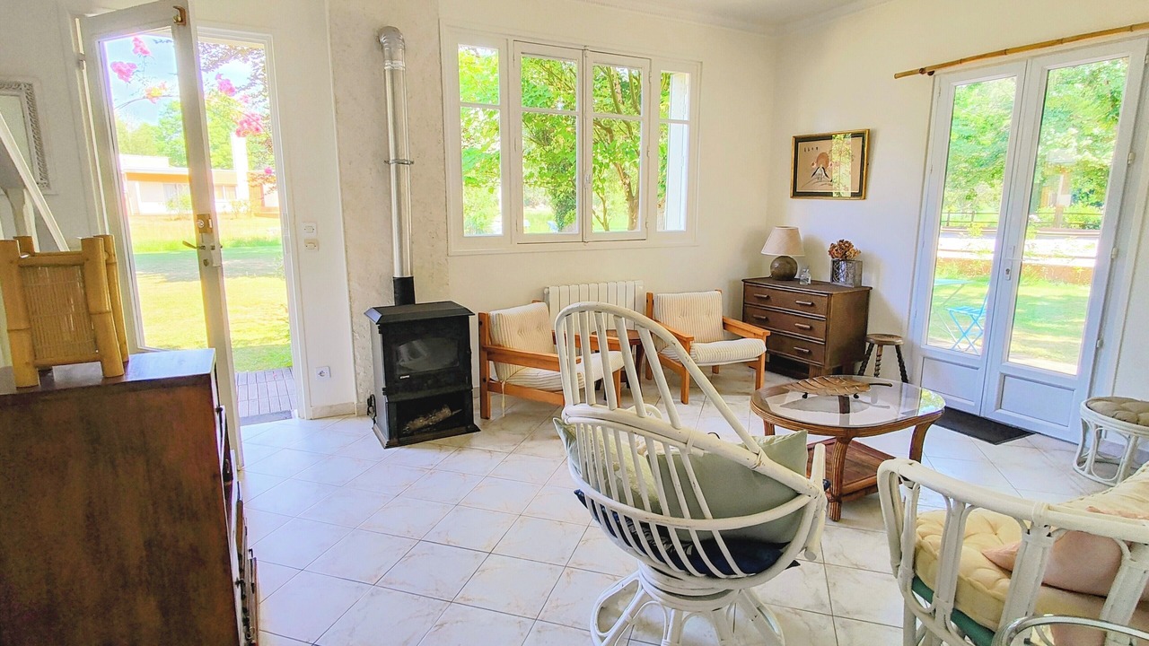 Photo of Livingroom in Buno-Bonnevaux