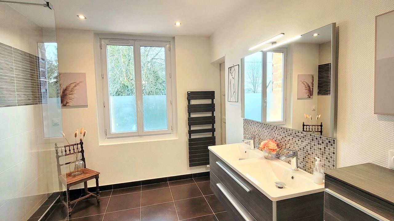 Photo of Bathroom in Saint-Martin-des-Besaces