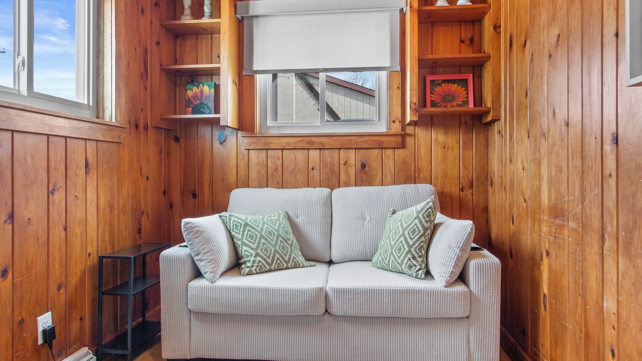 Photo of Livingroom in Amherst
