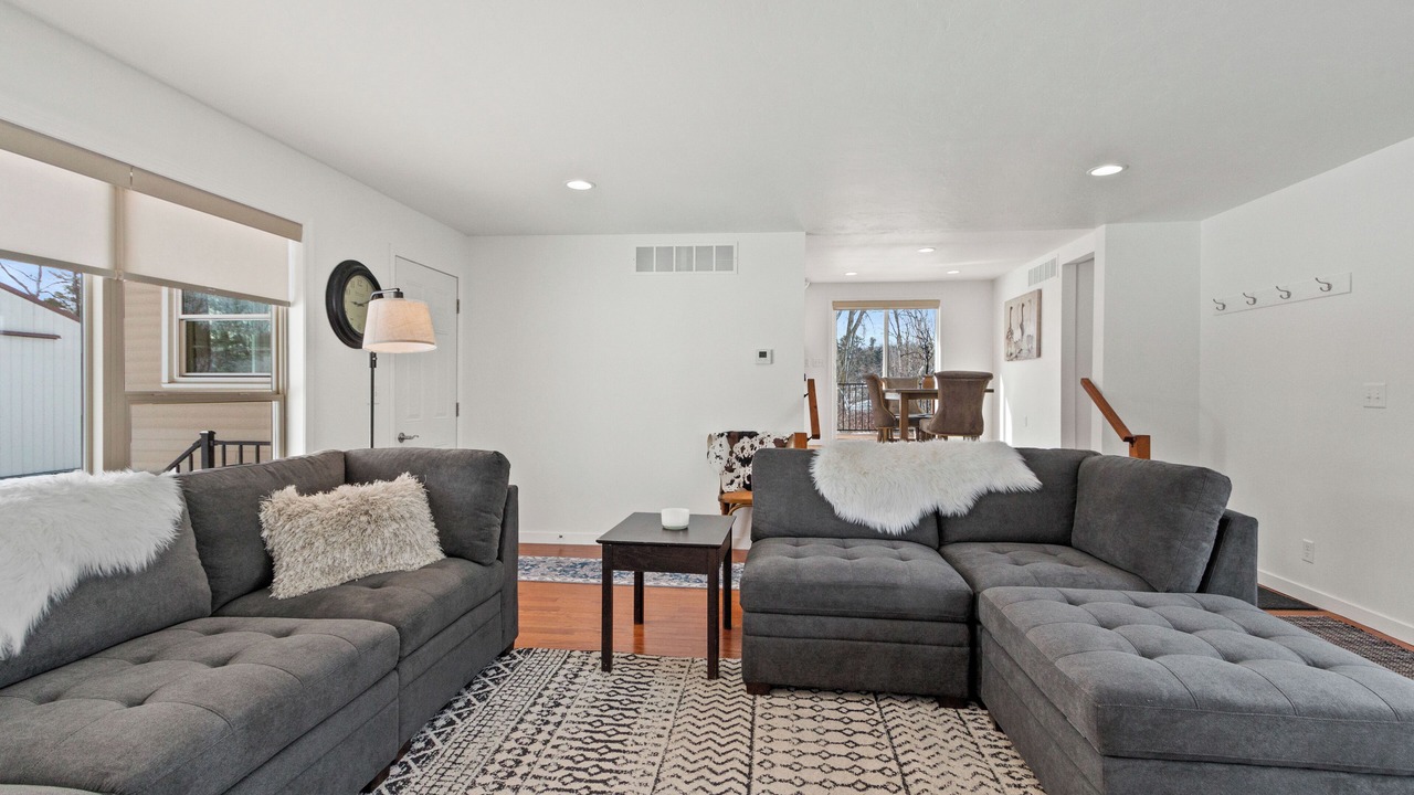 Photo of Livingroom in Amherst