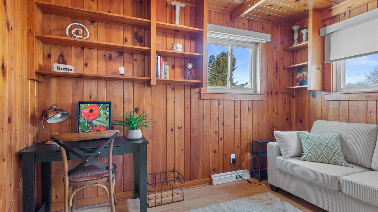 Photo of Livingroom in Amherst