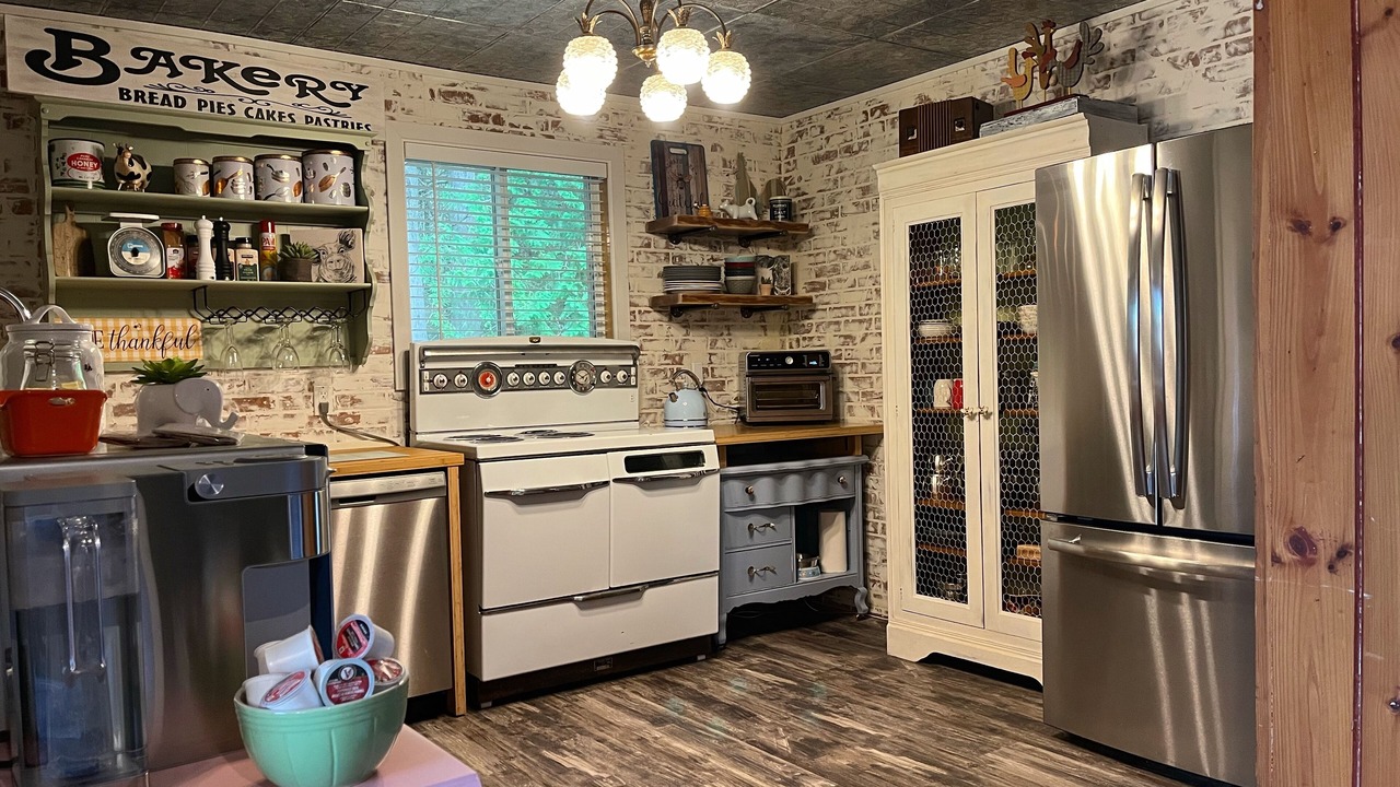 Photo of Kitchen in Edwardsburgh/Cardinal