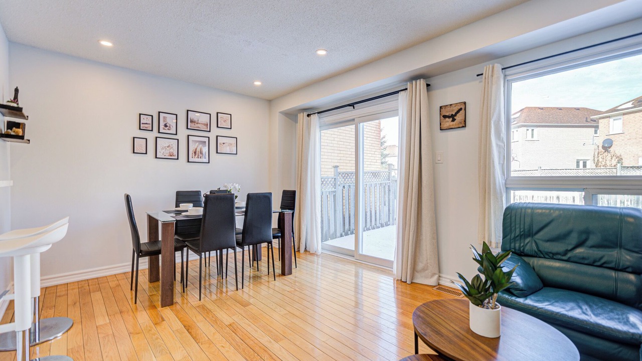 Photo of Livingroom in Markham