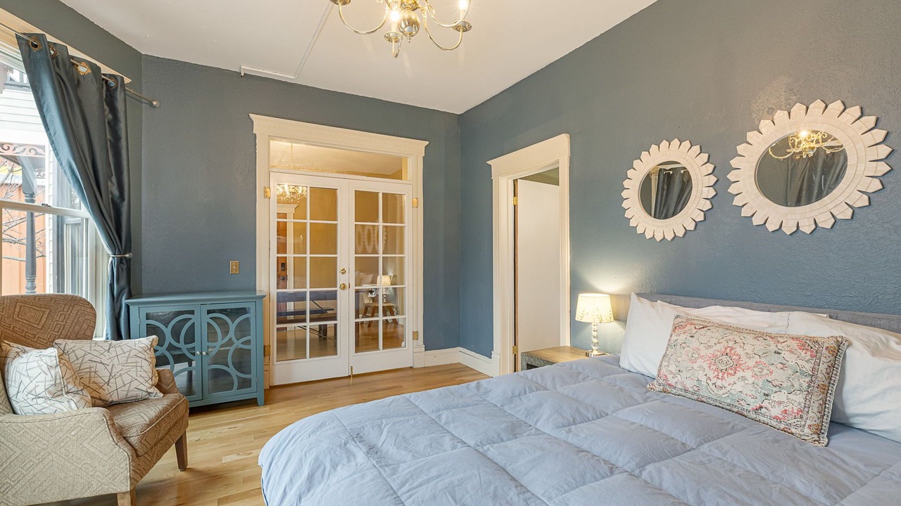 Photo of Bedroom in Riverfront