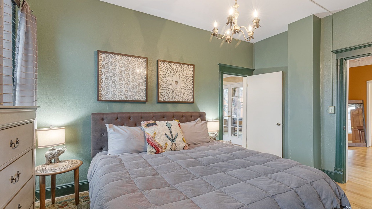 Photo of Bedroom in Riverfront