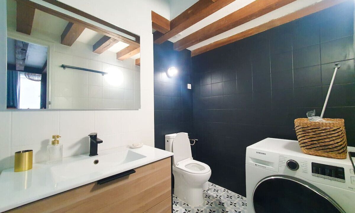 Photo of Bathroom in Suresnes