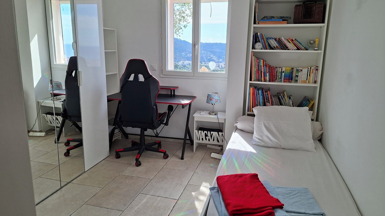 Photo of Bedroom in Gairaut