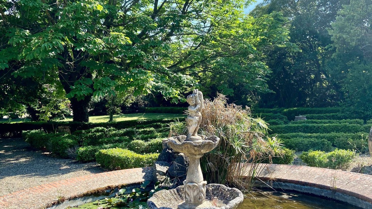 Photo of Outdoor in Floure
