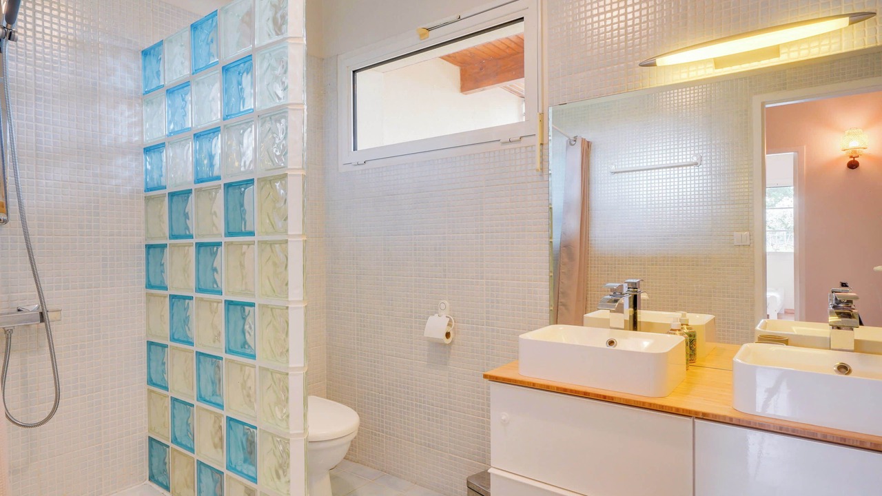 Photo of Bathroom in Camblanes-et-Meynac