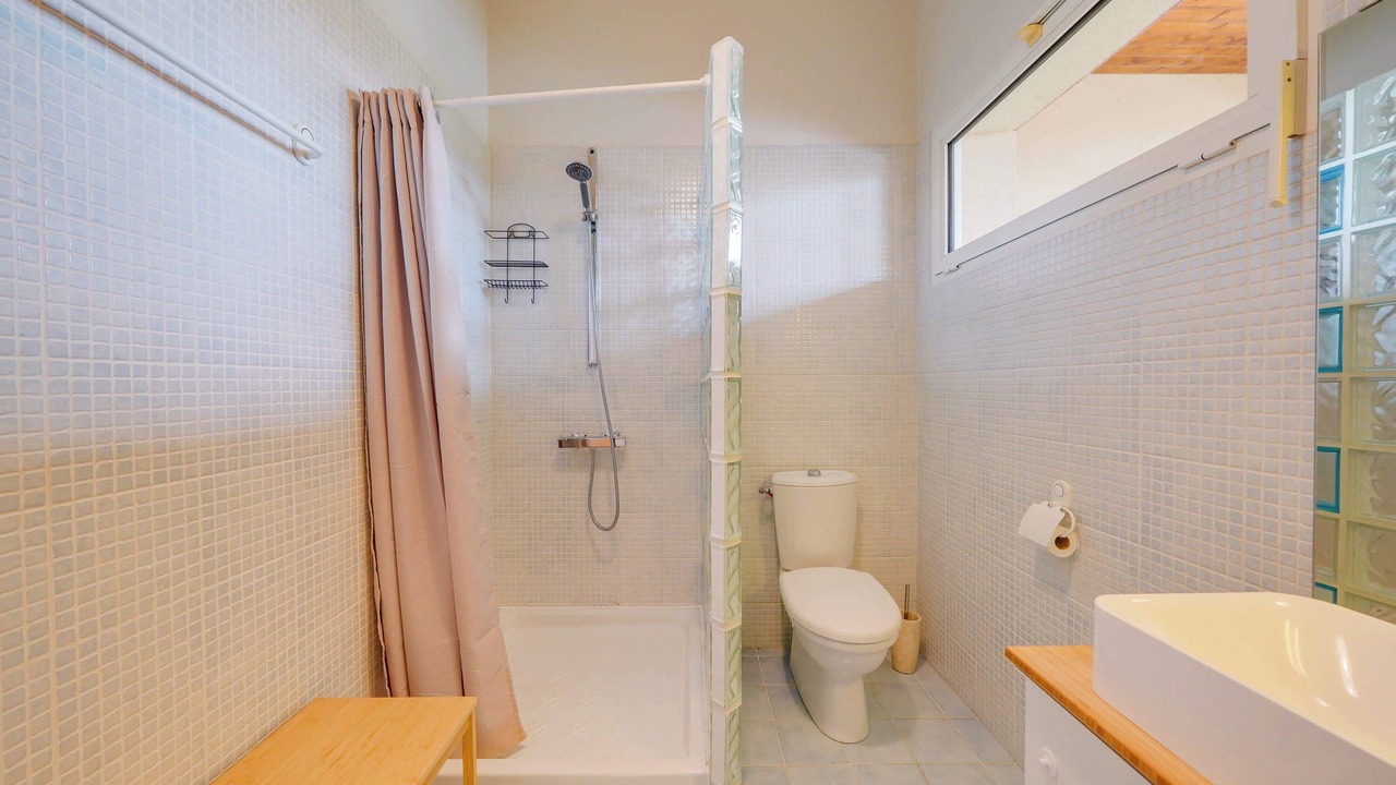 Photo of Bathroom in Camblanes-et-Meynac