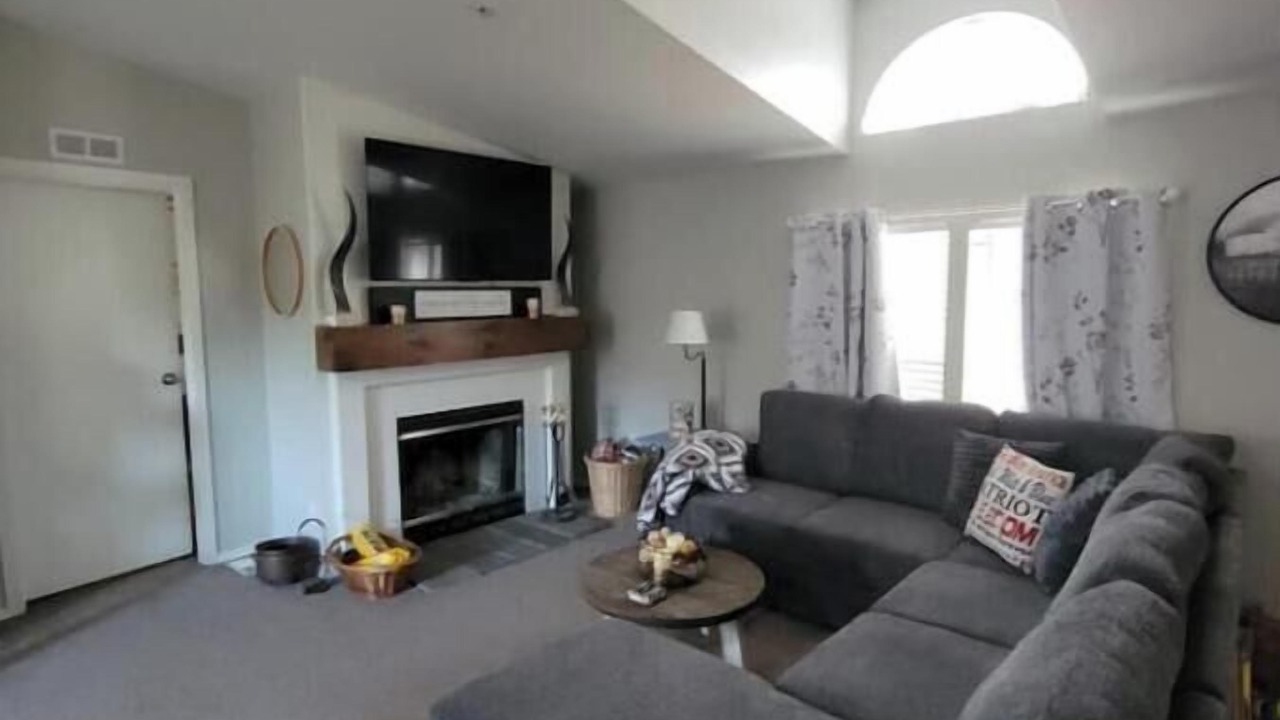 Photo of Livingroom in Los Alamos