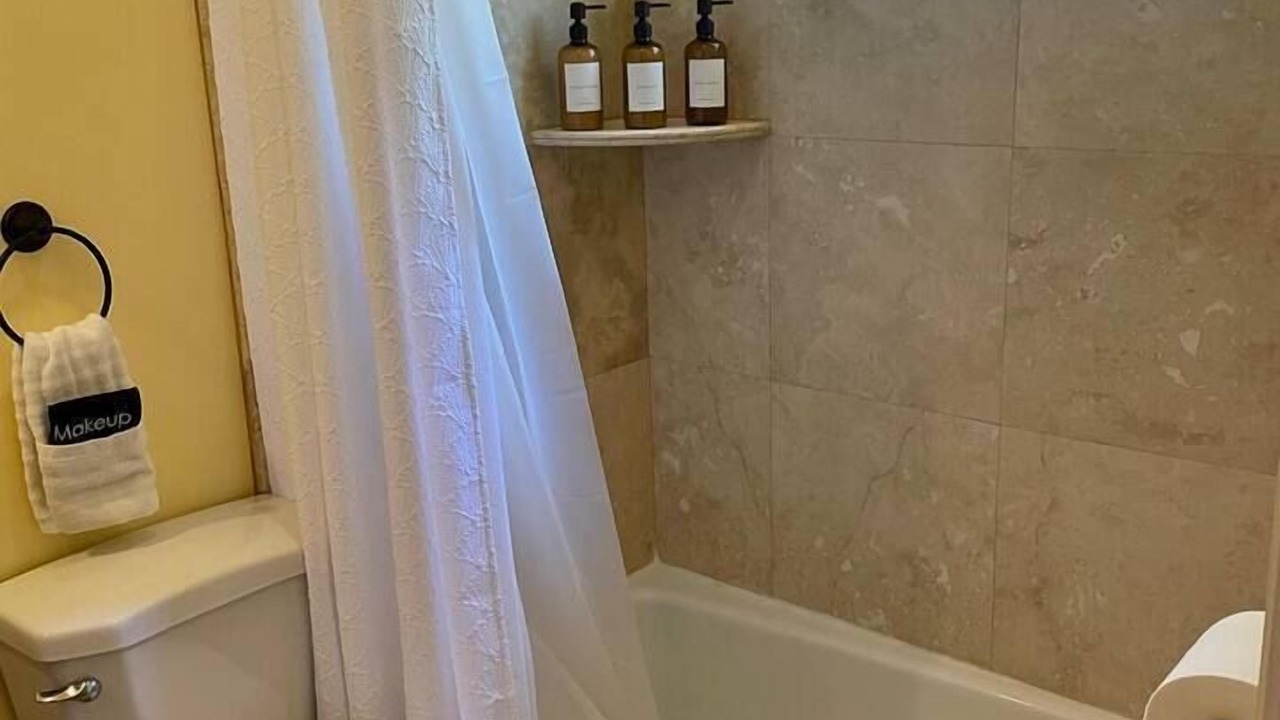 Photo of Bathroom in Hakalau