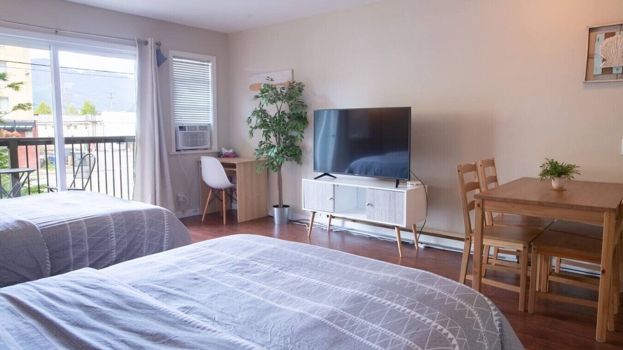 Photo of Bedroom in Harrison Hot Springs