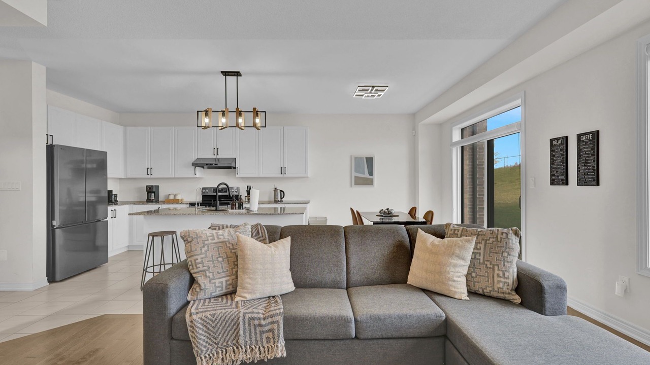 Photo of Livingroom in Pickering