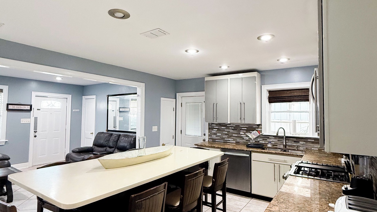 Photo of Kitchen in Kenner - Louis Armstrong International Airport