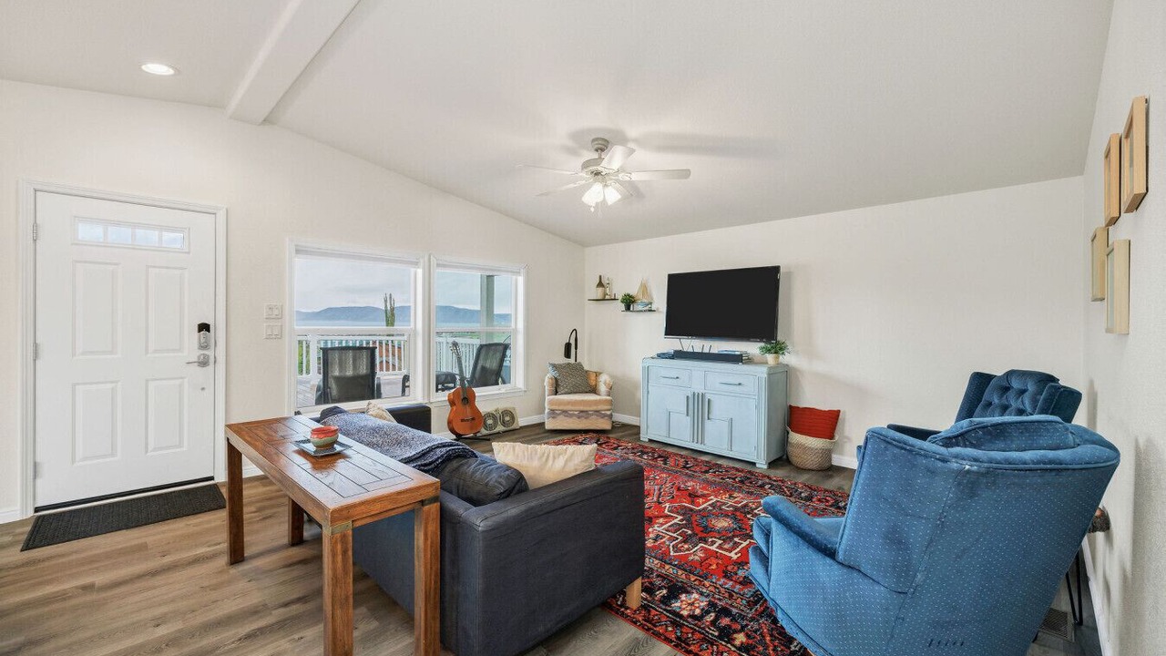 Photo of Livingroom in Sweetwater