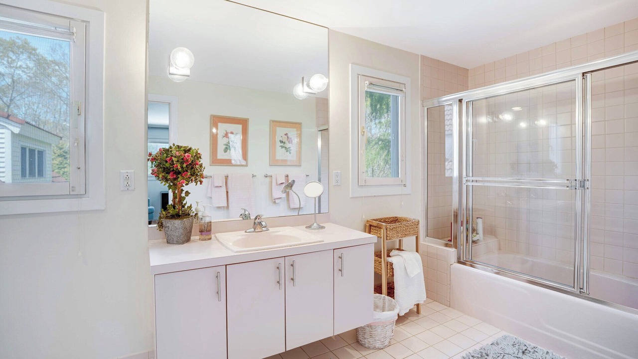 Photo of Bathroom in Wainscott Woods