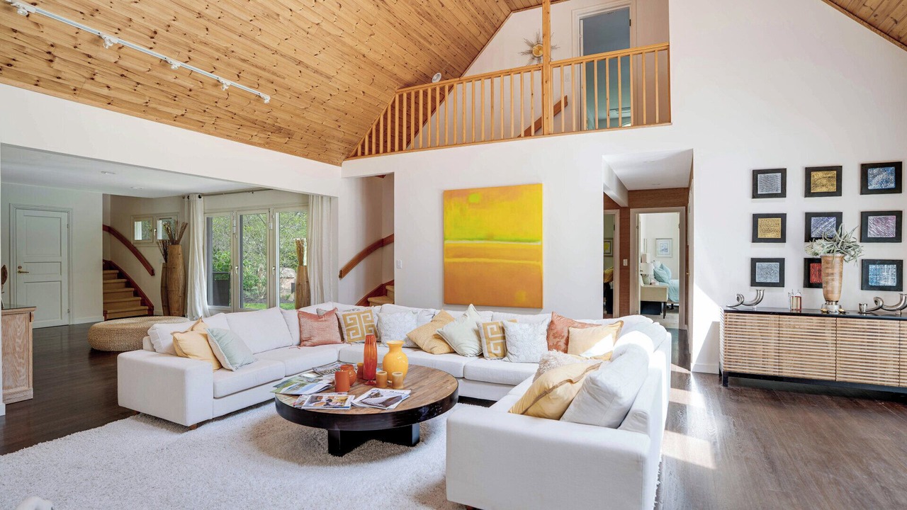 Photo of Livingroom in Wainscott Woods