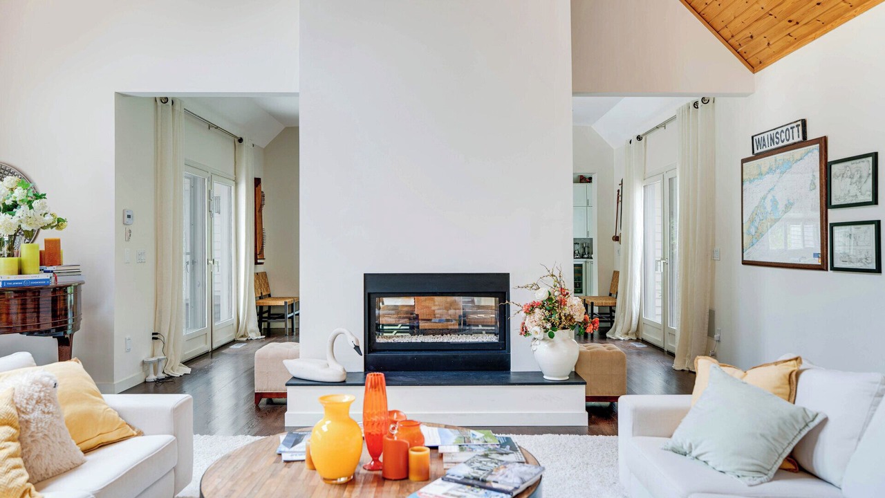 Photo of Livingroom in Wainscott Woods