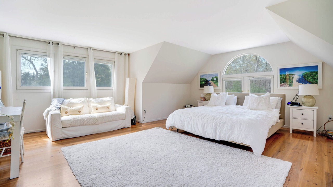 Photo of Bedroom in Wainscott Woods