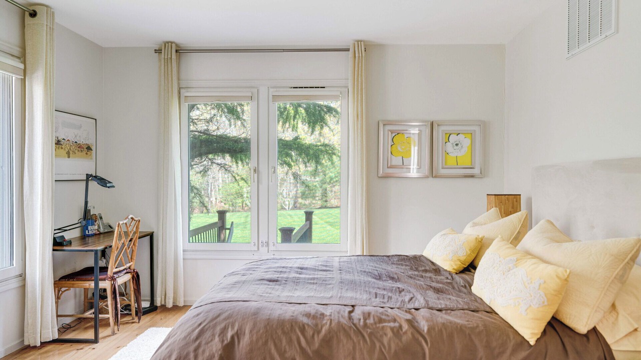 Photo of Bedroom in Wainscott Woods