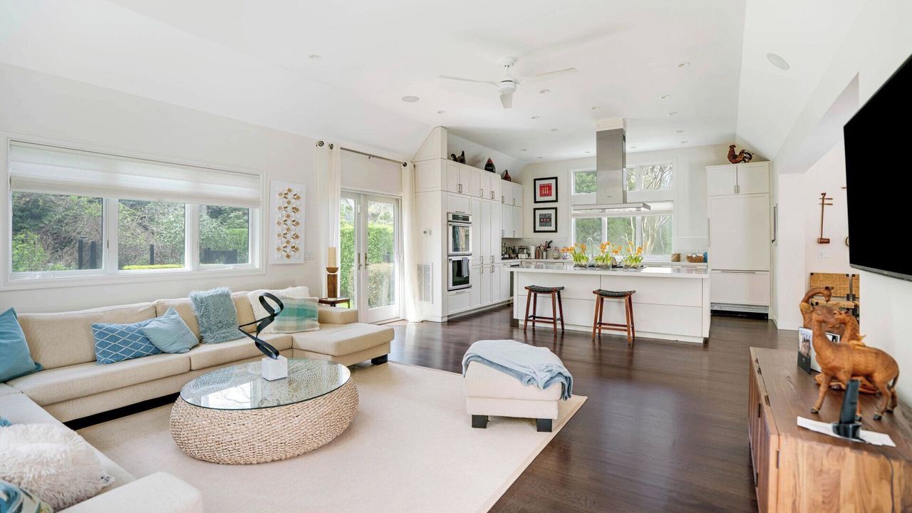 Photo of Livingroom in Wainscott Woods