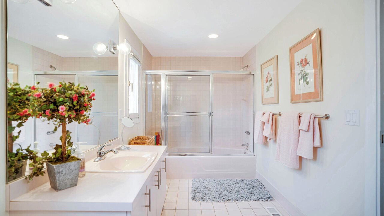 Photo of Bathroom in Wainscott Woods