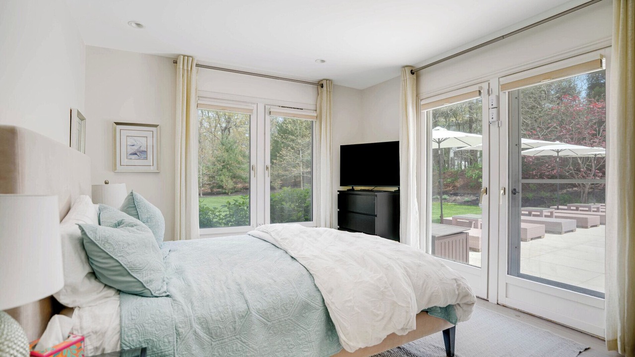 Photo of Bedroom in Wainscott Woods