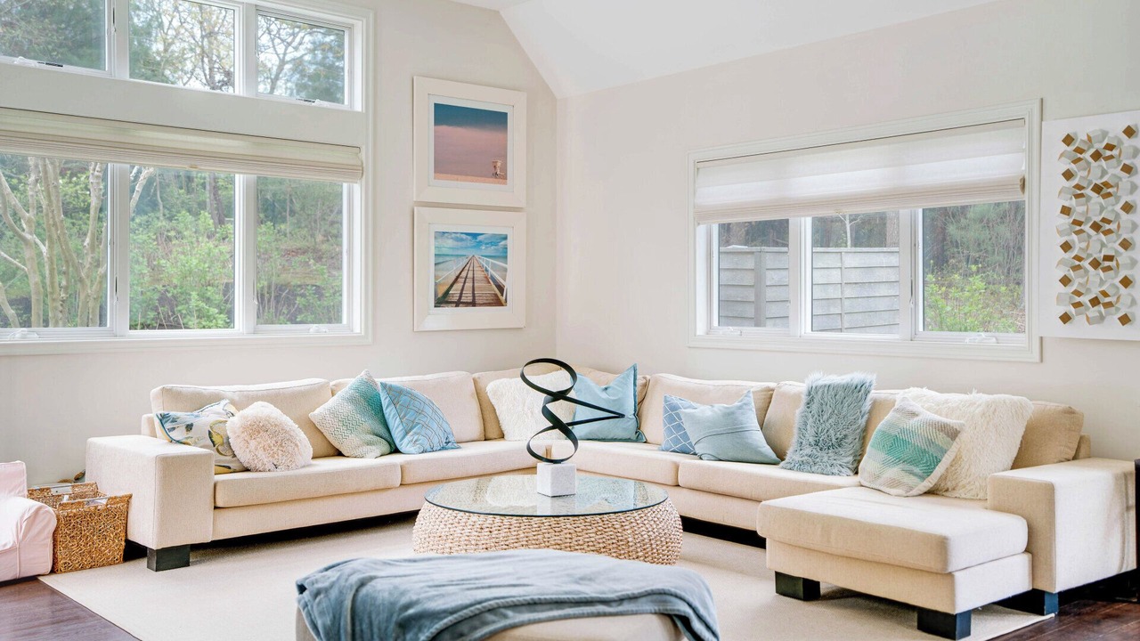 Photo of Livingroom in Wainscott Woods