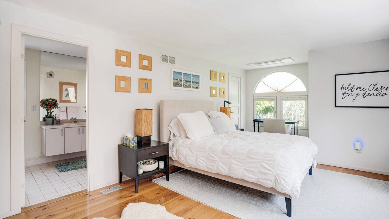 Photo of Bedroom in Wainscott Woods