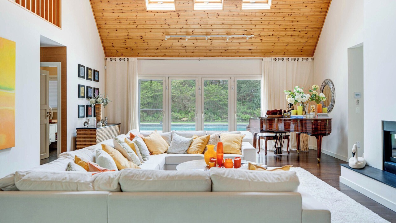 Photo of Livingroom in Wainscott Woods