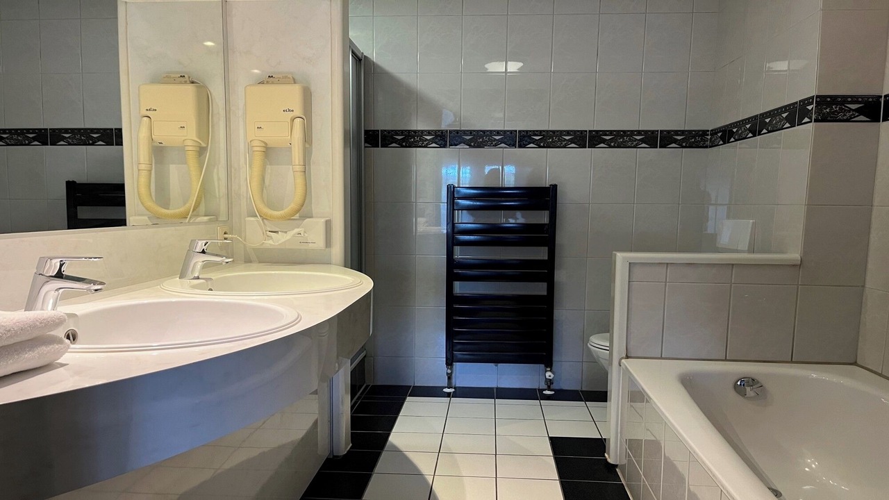 Photo of Bathroom in Bruggenmors