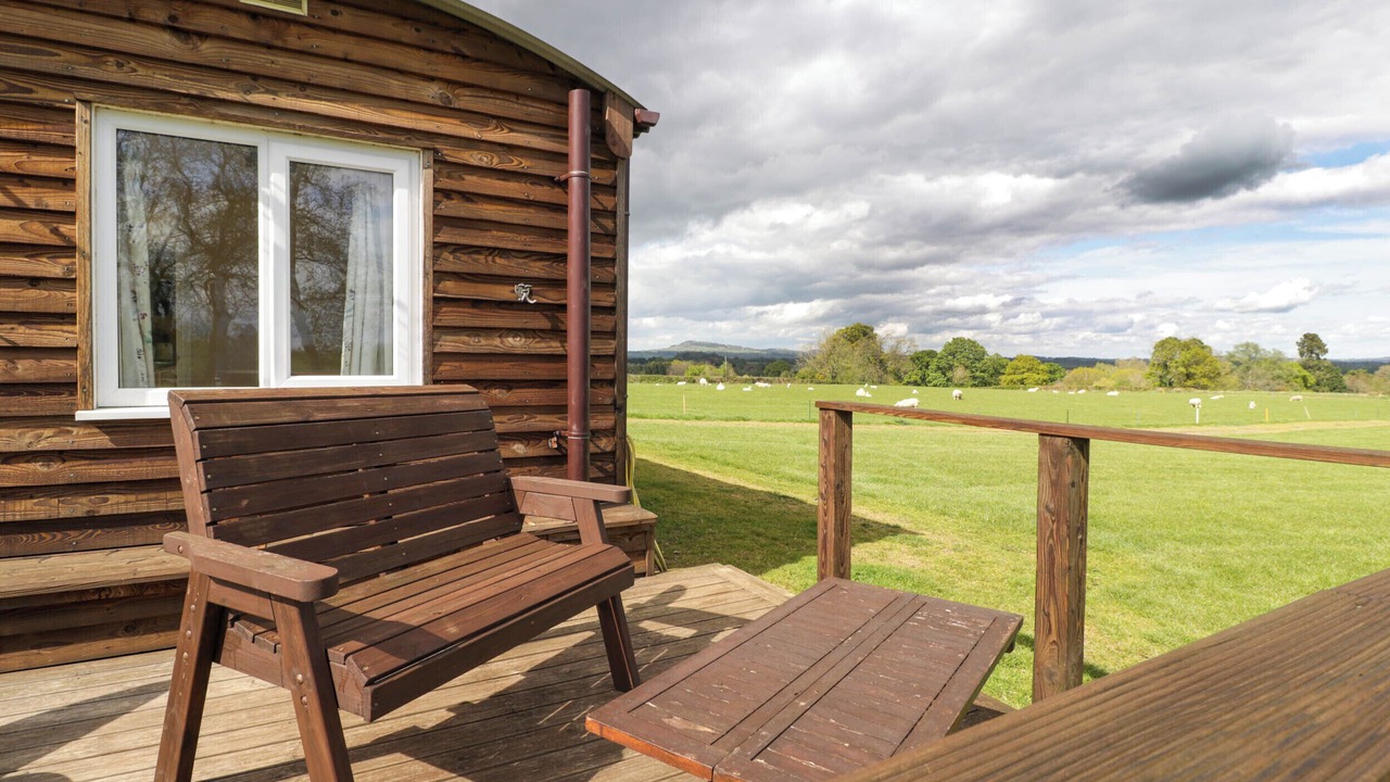 Photo of Patio Balcony in Llanvair Kilgeddin