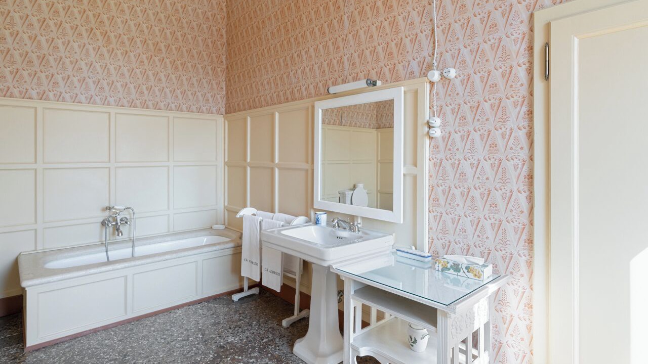 Photo of Bathroom in Este