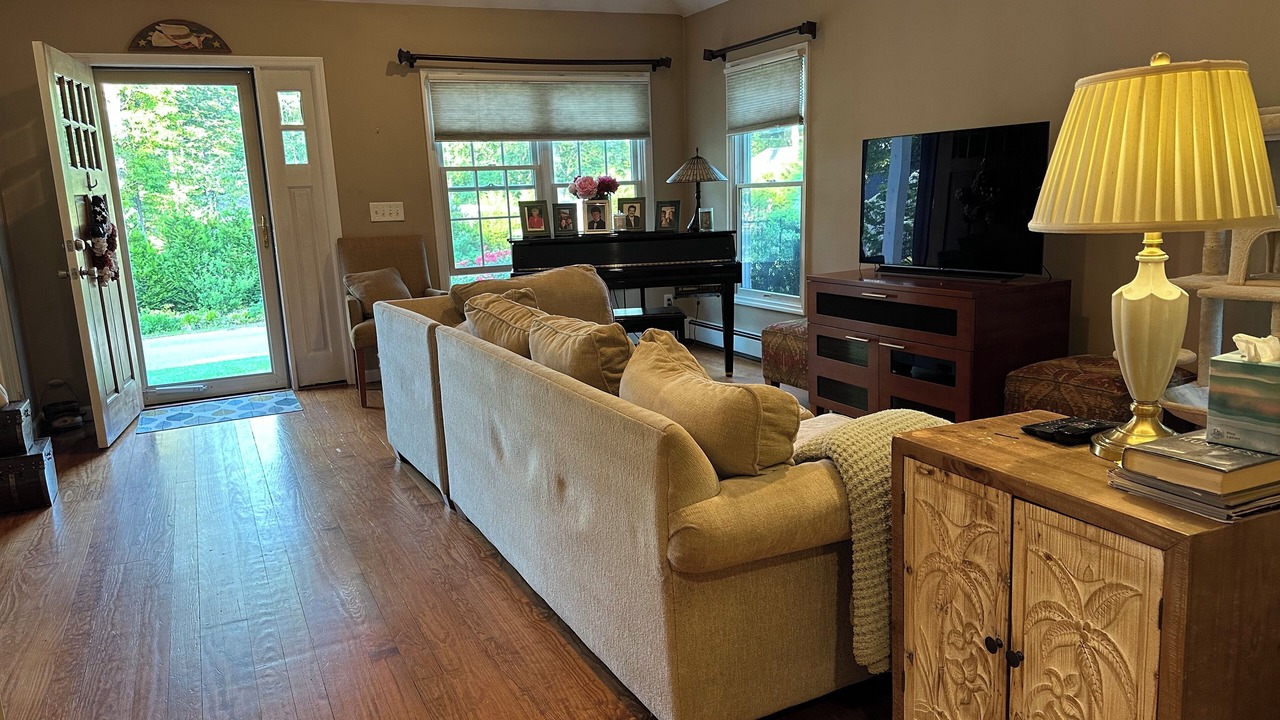 Photo of Livingroom in Baiting Hollow