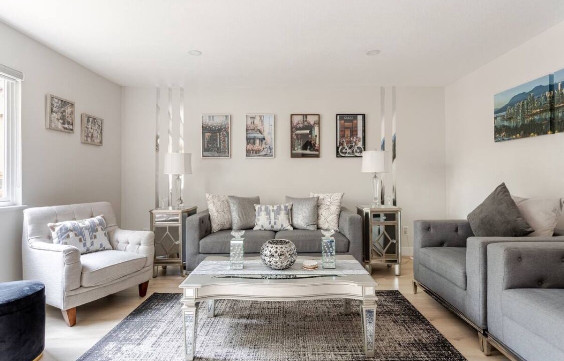 Photo of Livingroom in Burke Mountain